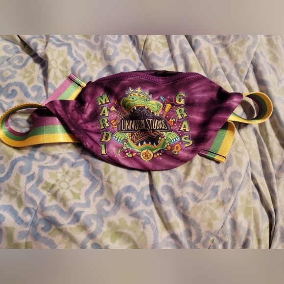 Universal Studios Florida Mardi Gras fanny pack - Picture 1 of 2